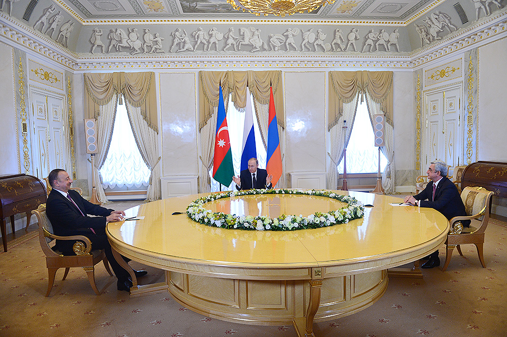 Трехсторонние встречи усиливают роль России в урегулировании конфликта в Карабахе 