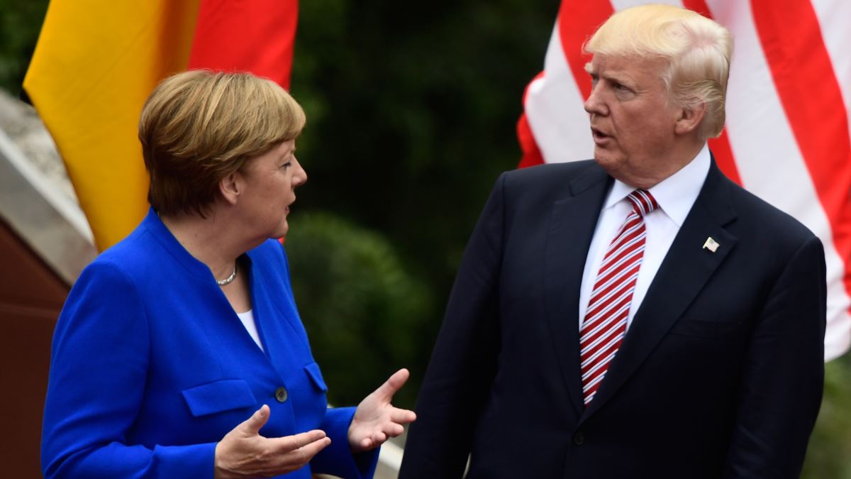 США более не могут претендовать на роль безоговорочного мирового лидера - Меркель