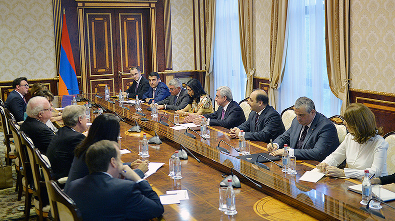 В стране произошли существенные изменения: глава Армении принял конгрессменов США
