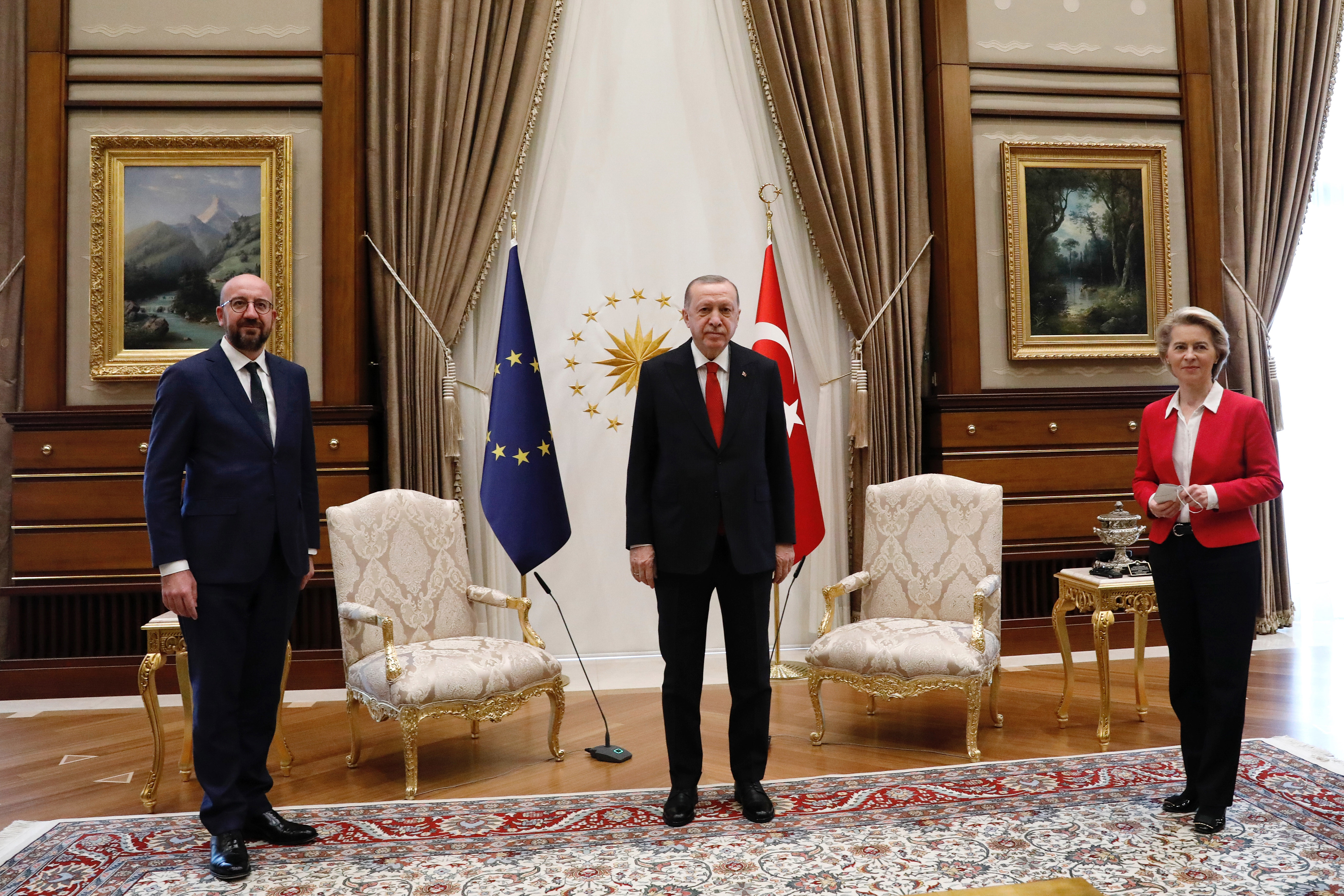 Посла Италии вызвали в МИД Турции из-за назвавшего Эрдогана диктатором Драги