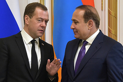Абрамян попросил Медведева помочь доставить в Армению застрявших в КПП 