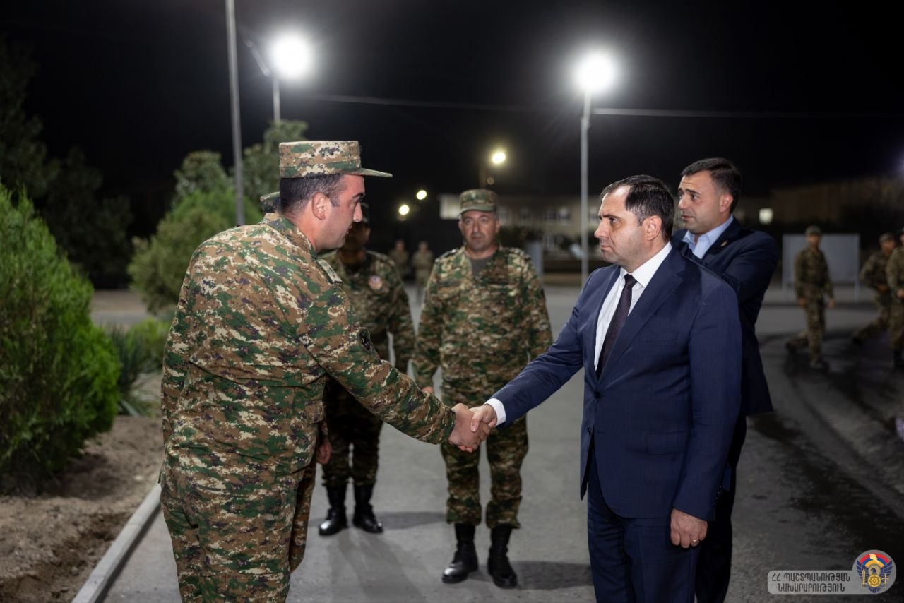 Սուրեն Պապիկյանը չհայտարարված ստուգայց է կատարել ՊՆ զորամասերից մեկը