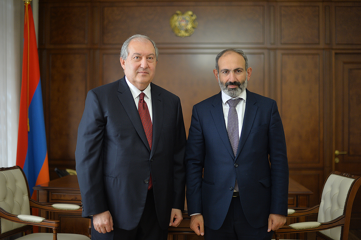Президент обсудил по телефону с Пашиняном и Баблояном ситуацию в Армении