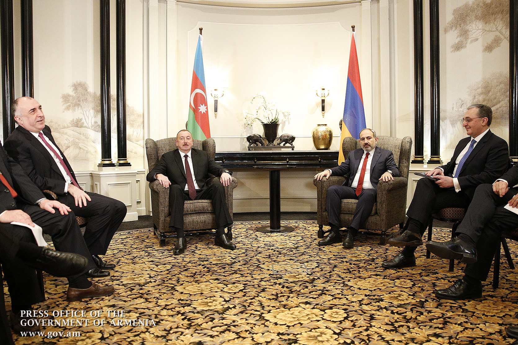 Никол Пашинян и Ильхам Алиев проводят встречу за закрытыми дверями в Вене (видео)