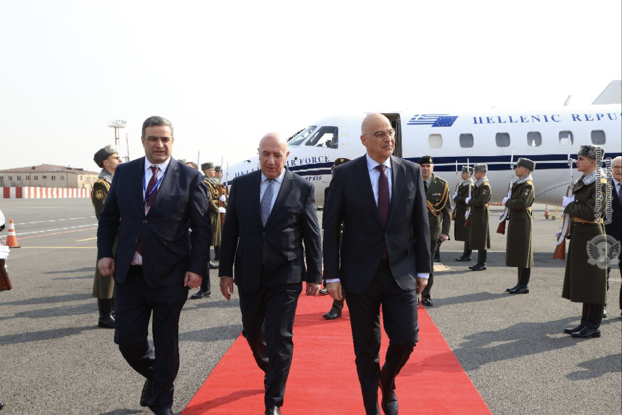 В Армению прибыла делегация, возглавляемая министром национальной обороны Греции