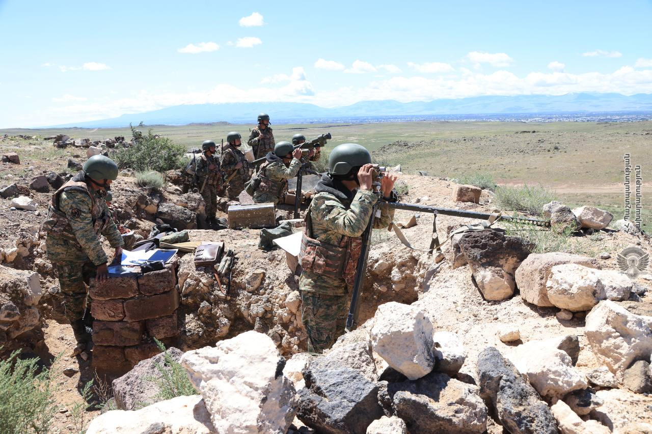  Министр обороны Армении современными средствами наблюдал за ходом военных учений 