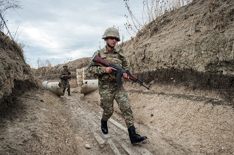 Азербайджан обстрелял карабахские позиции из стрелкового оружия