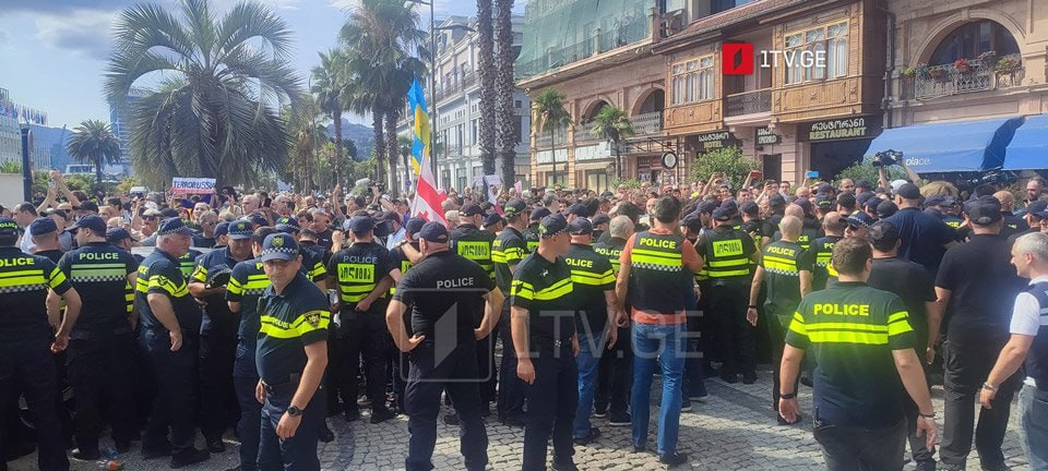 Новые антироссийские акции в Грузии – полиция задержала 9 участников акции в Батуми