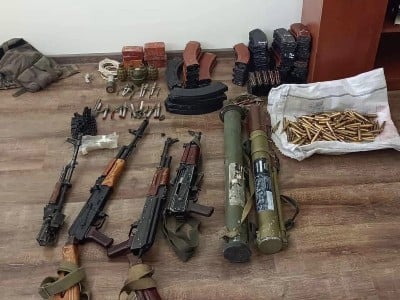 Քաղաքացին  Էջմիածնի ռեստորաններից մեկի հետնամասում զենք-զինամթերք է թողել