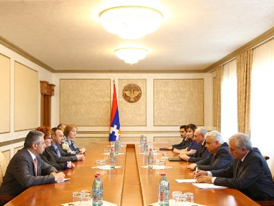 Бако Саакян принял председателя Конституционного суда Армении Грайра Товмасяна