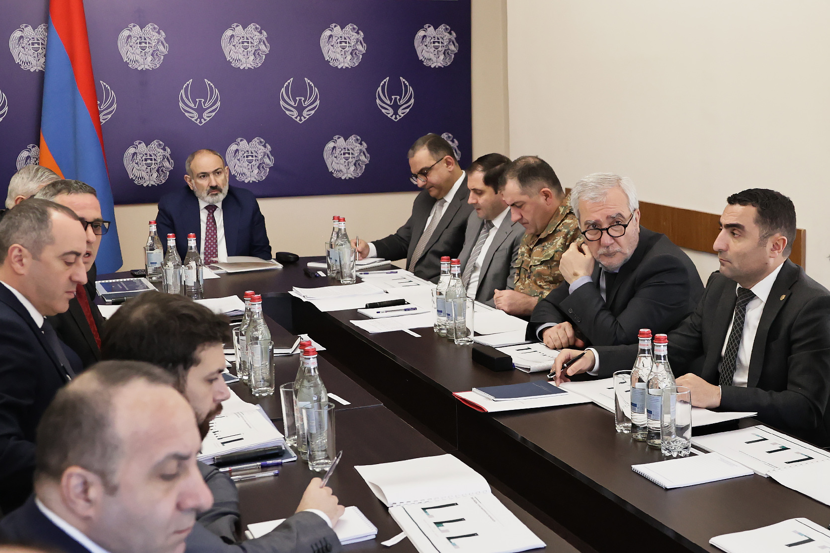 Пашиняну представлен отчет о деятельности Военно-промышленного комитета за 2023 год