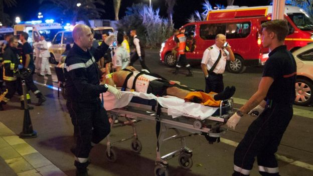 Нападение в Ницце - теракт: Олланд на три месяца продлил режим ЧП