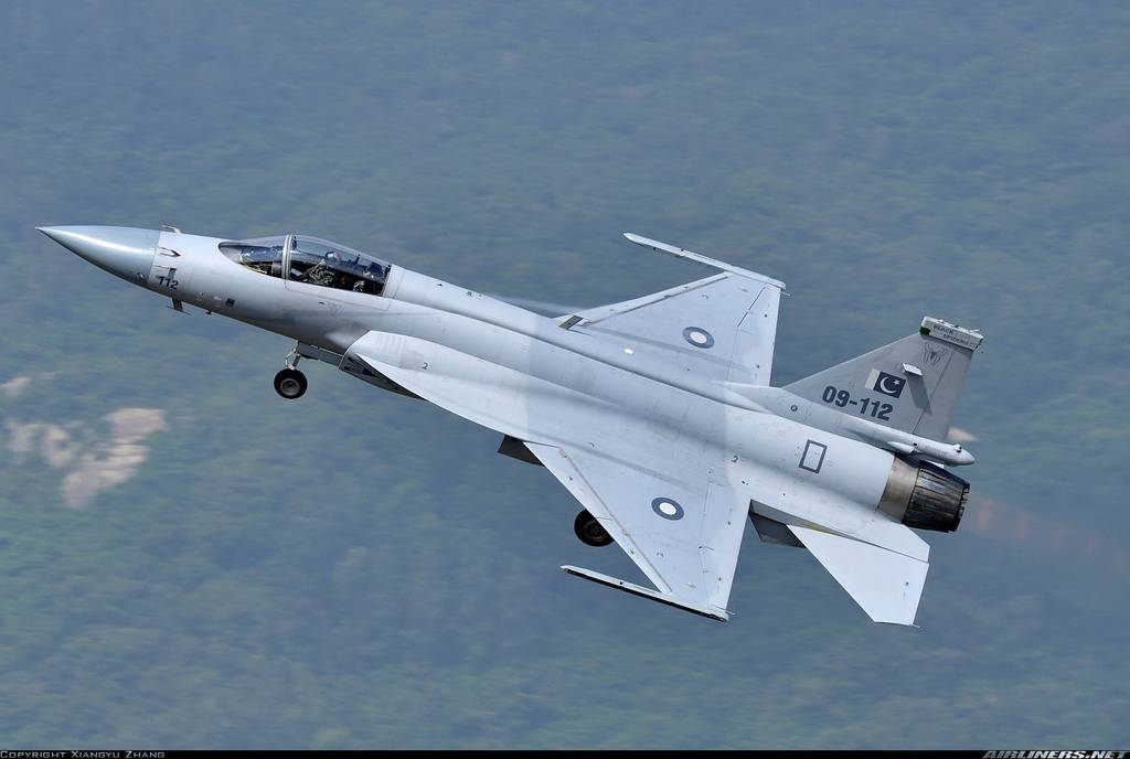 Азербайджан может приобрести пакистанский истребитель-бомбардировщик JF-17 Thunder