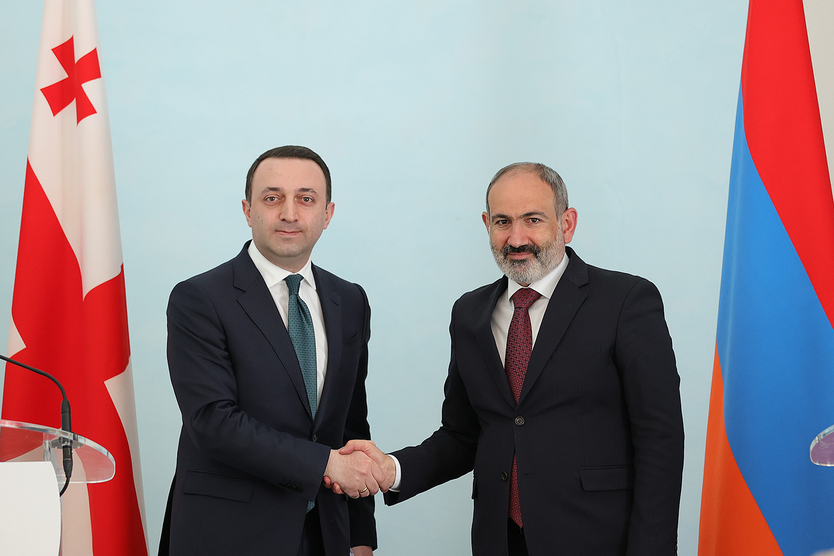 Никол Пашинян поздравил премьер-министра Грузии с Днём независимости 