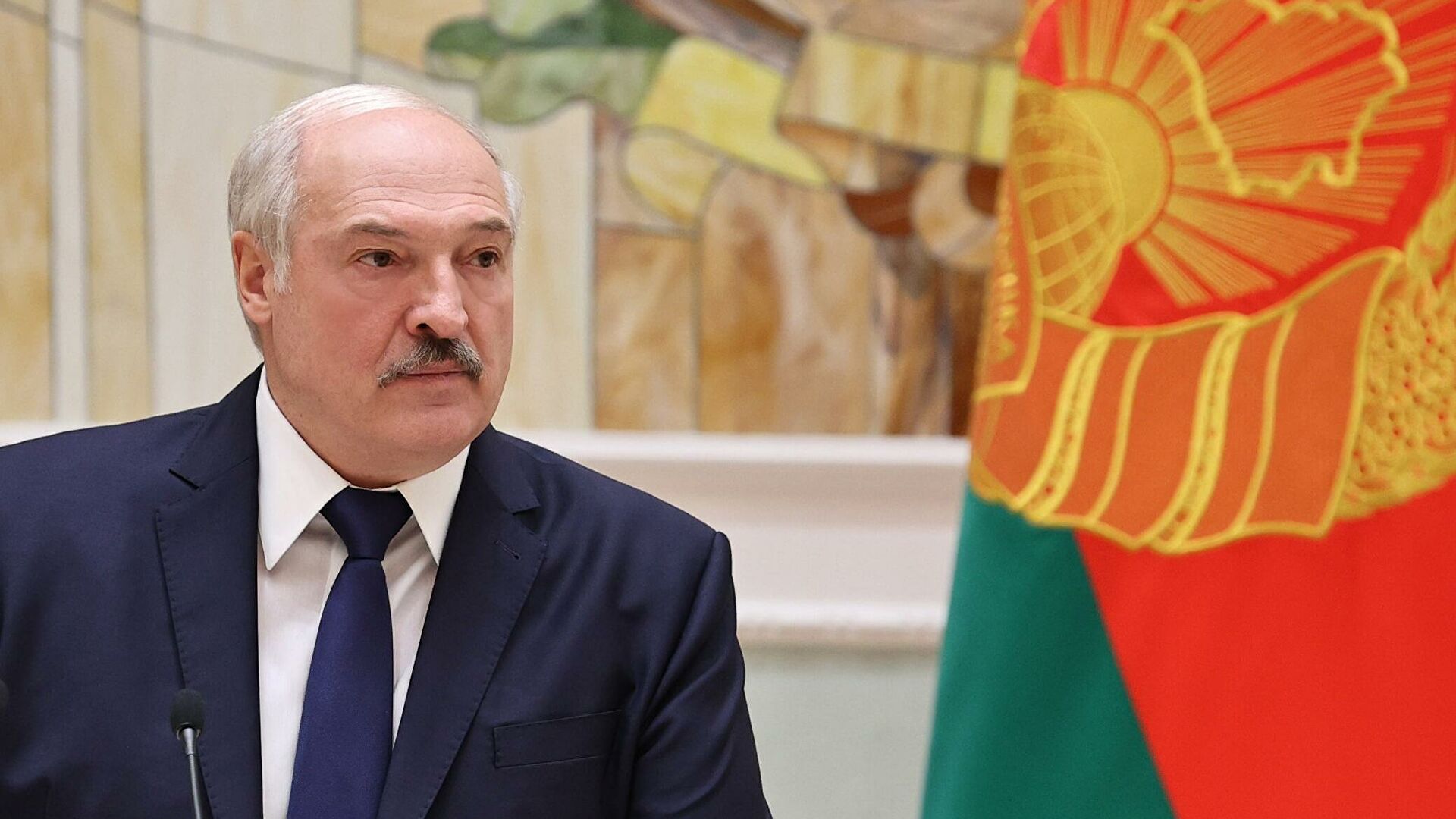 Лукашенко поручил обсудить отказ Белоруссии от нейтралитета в поправках в конституцию