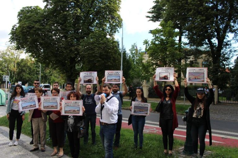 В Праге прошла акция протеста против продажи Словакией оружия Азербайджану