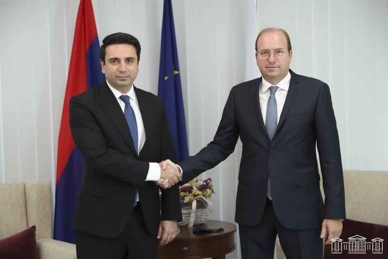 Делегация во главе с Аленом Симоняном встретилась с министром обороны Кипра