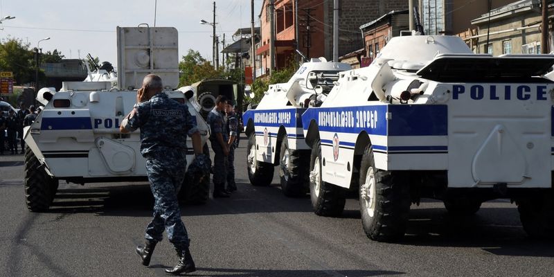 Эксперты: События в Ереване вредят безопасности Армении