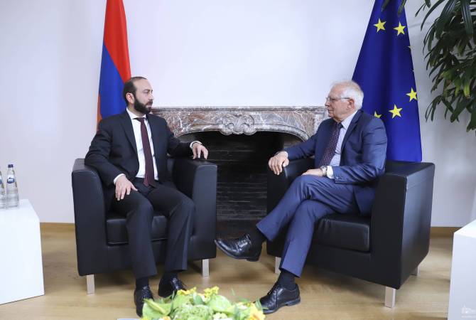 На встрече с Боррелем Мирзоян подчеркнул важность поддержки ЕС Минской группе ОБСЕ