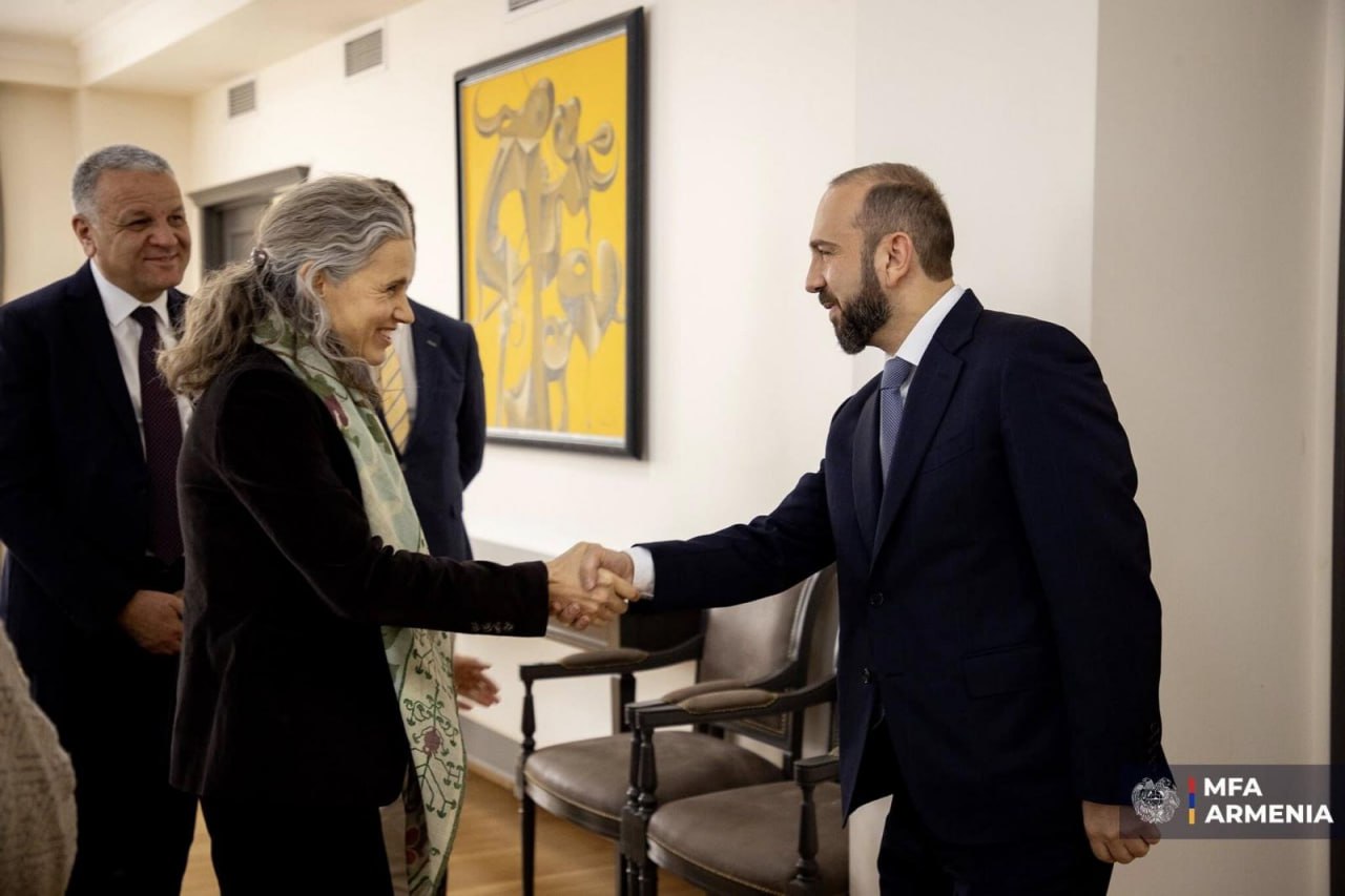 Гроно: ЕС поддерживает Ереван и Баку  на пути к миру 