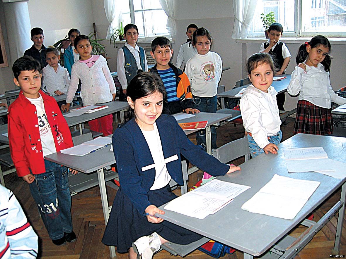 Министр объявил о досрочных каникулах в школах и вузах Армении