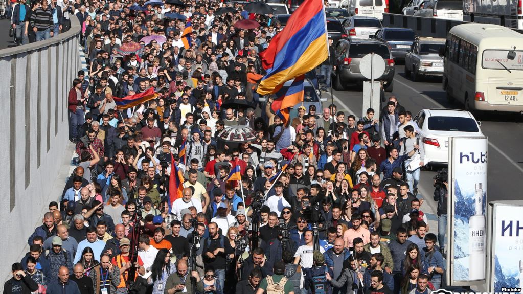 ВЦИОМ: Около 80% россиян считают, что повторение армянских событий в РФ скорее невозможно