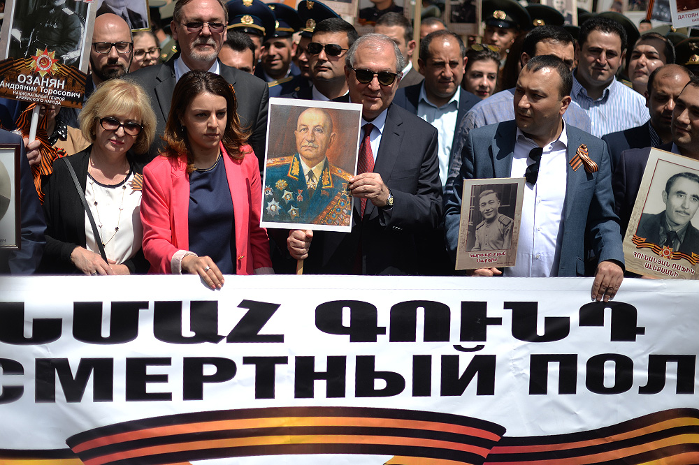 Президент Армении Армен Саркисян принял участие в шествии «Бессмертного полка»