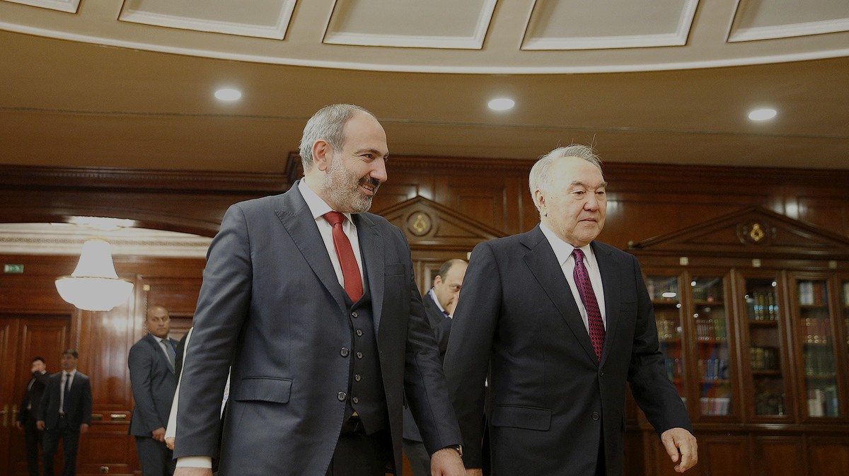 Никол Пашинян поздравил Нурсултана Назарбаева с 80-летним юбилеем