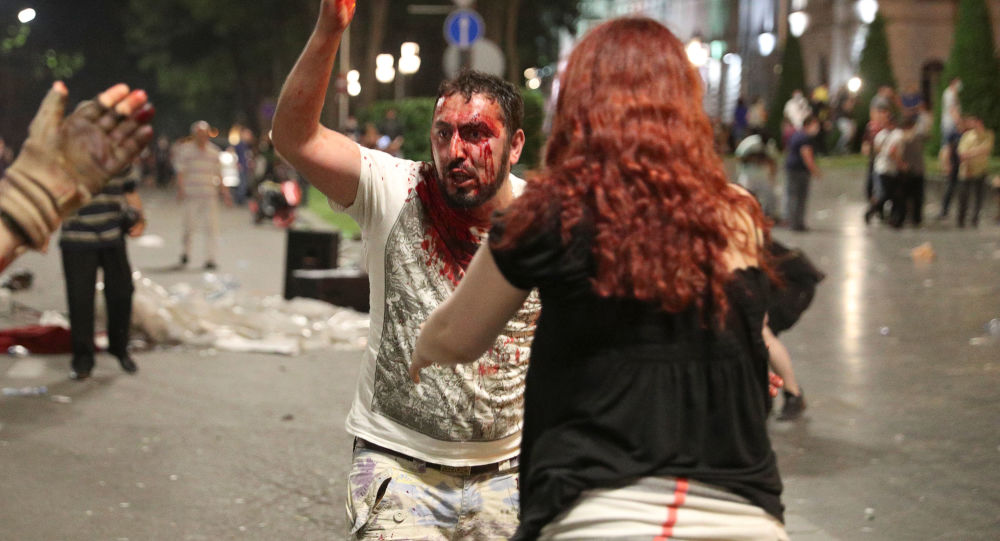 Полиция в Тбилиси применила слезоточивый газ, звучат выстрелы: есть десятки раненых (LIVE)
