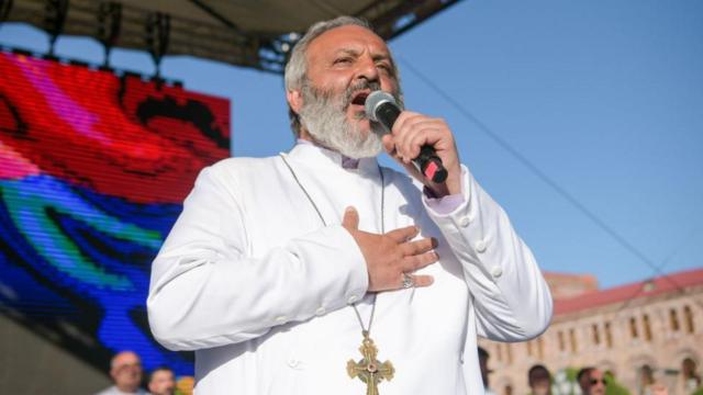 Архиепископ Баграт Галстанян анонсировал на 9 июня большой митинг в Ереване