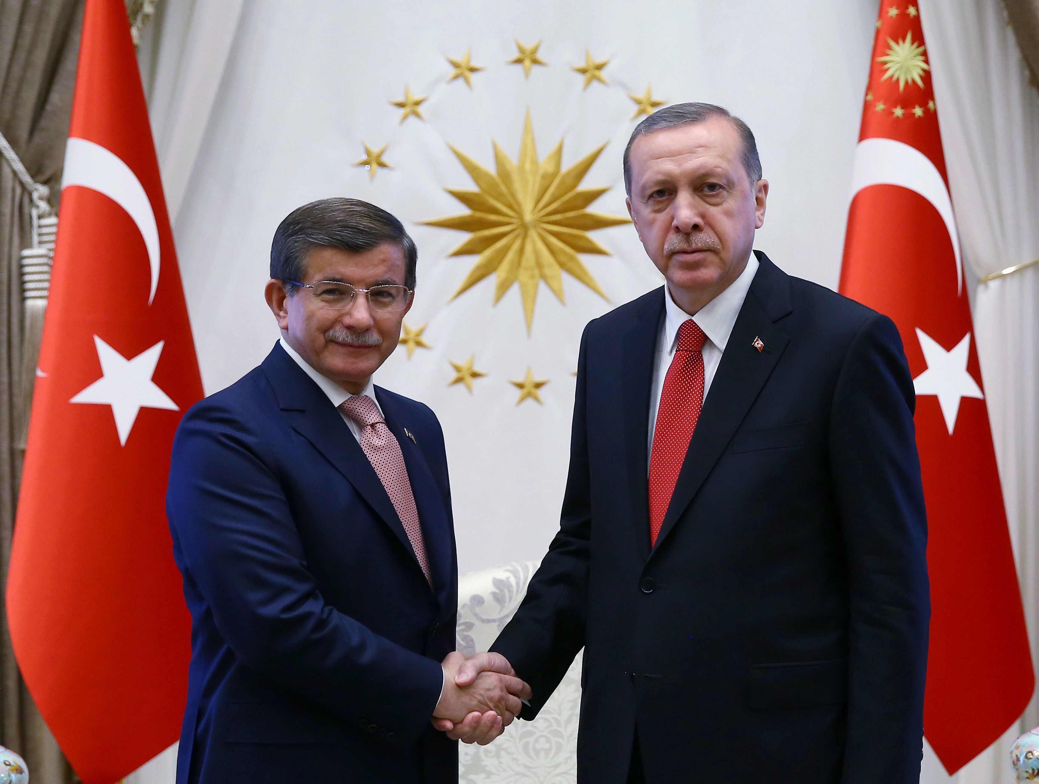 Давутоглу и Бабаджан могут получить поддержку разочаровавшихся сторонников Эрдогана - СМИ