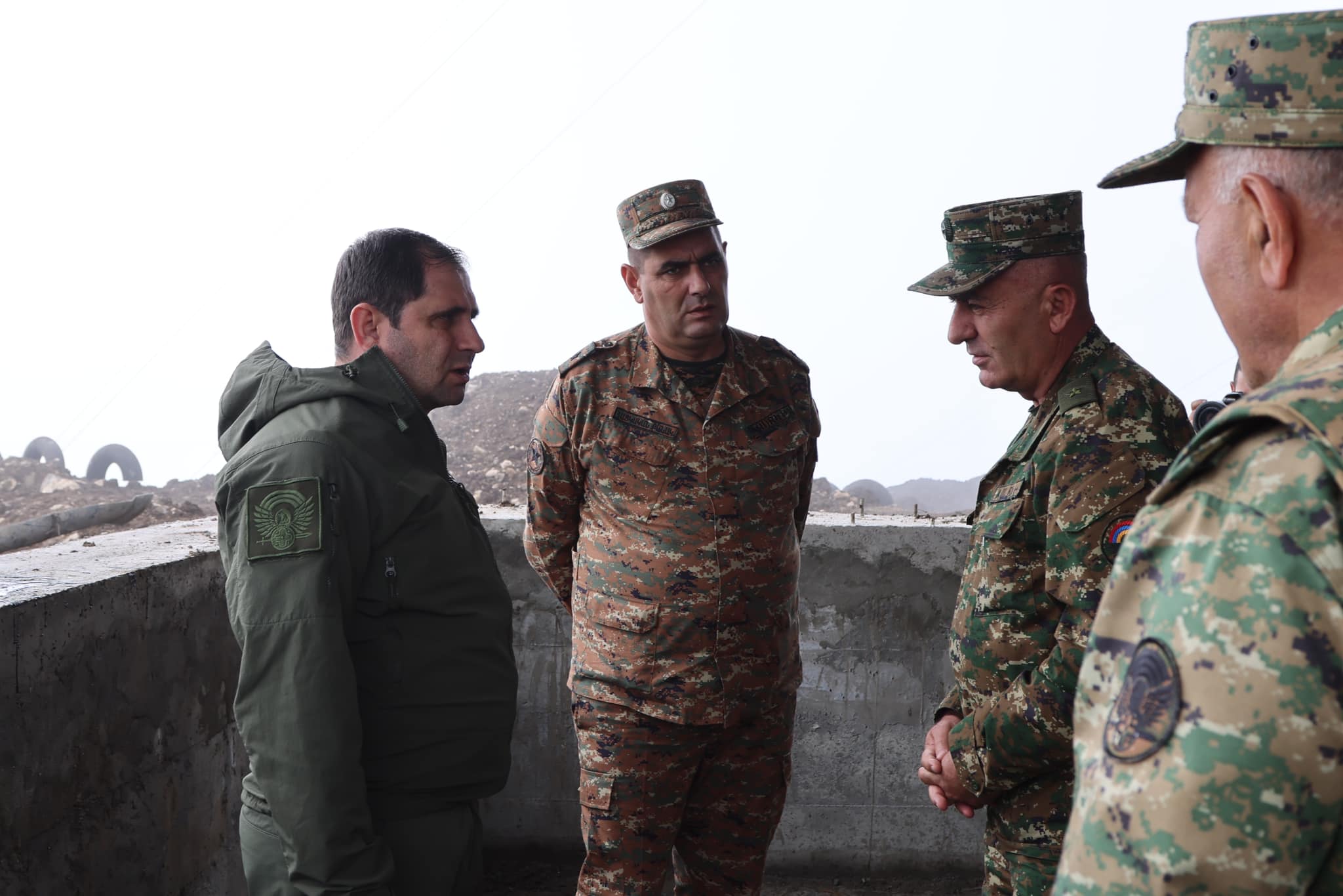 Министр обороны Армении ознакомился с инженерными работами на передовой