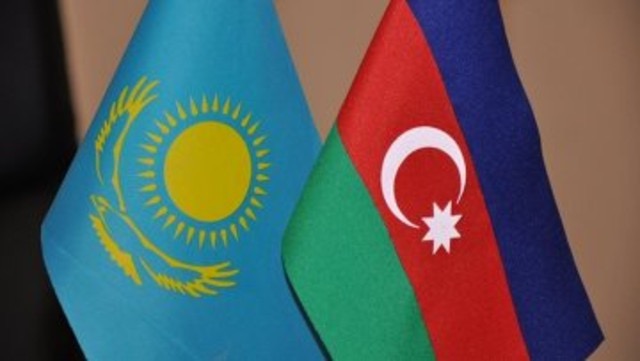 Казахстан ведет работу для увеличения транспортировки нефти через Азербайджан
