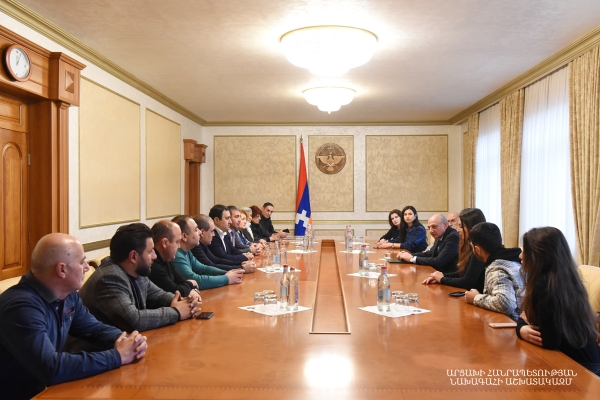 Президент Арцаха Бако Саакян принял группу армянских бизнесменов из Украины