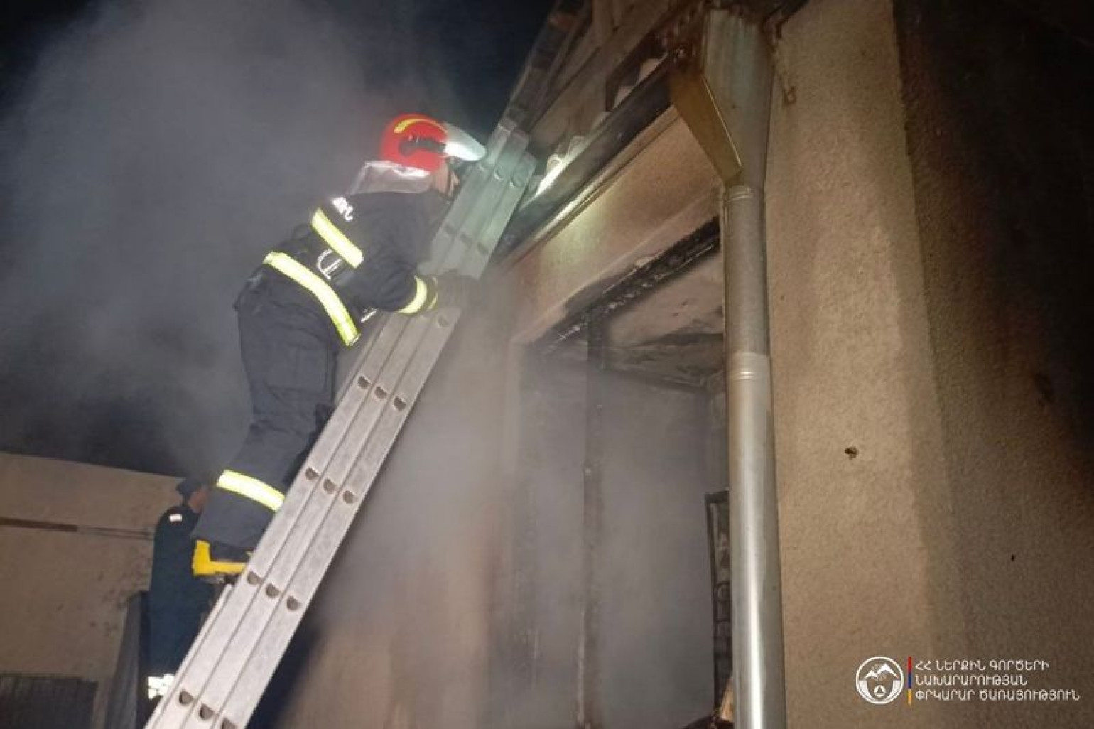 В одном из домов на улице Лепсиуса в Ереване произошел пожар