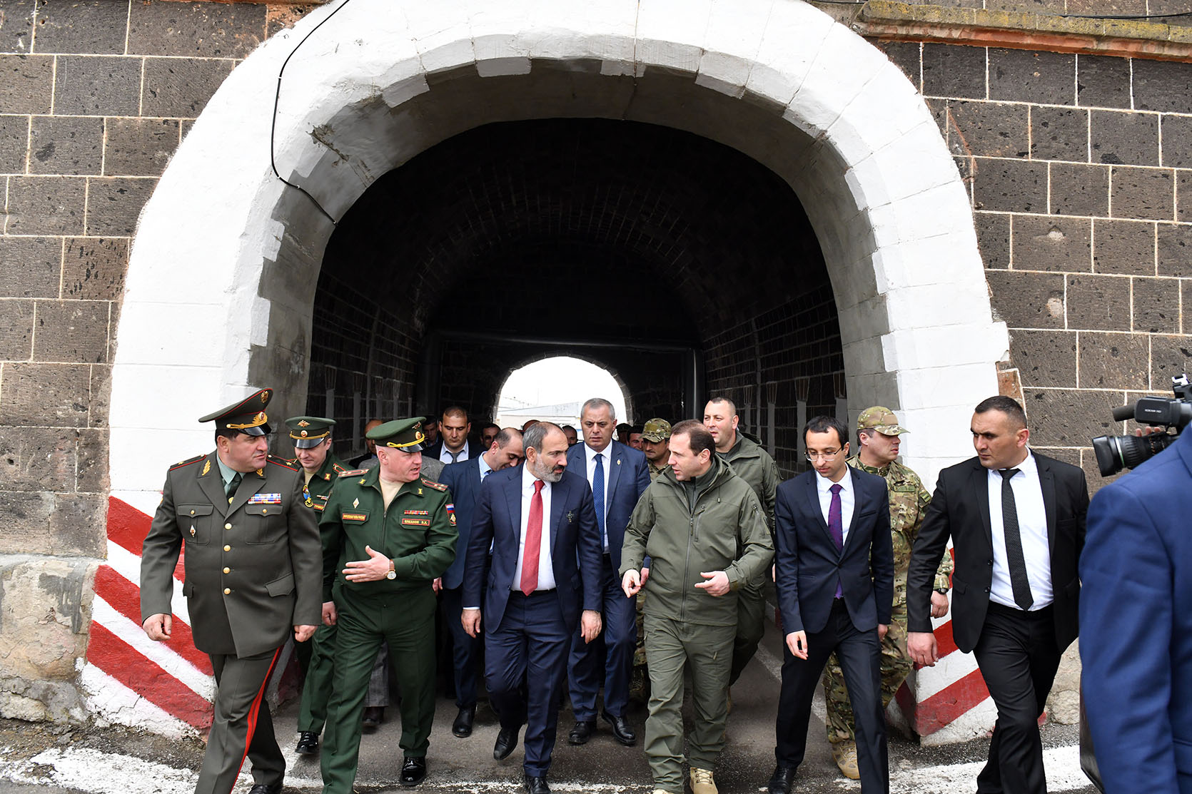 Никол Пашинян посетил 102-ю российскую военную базу Гюмри