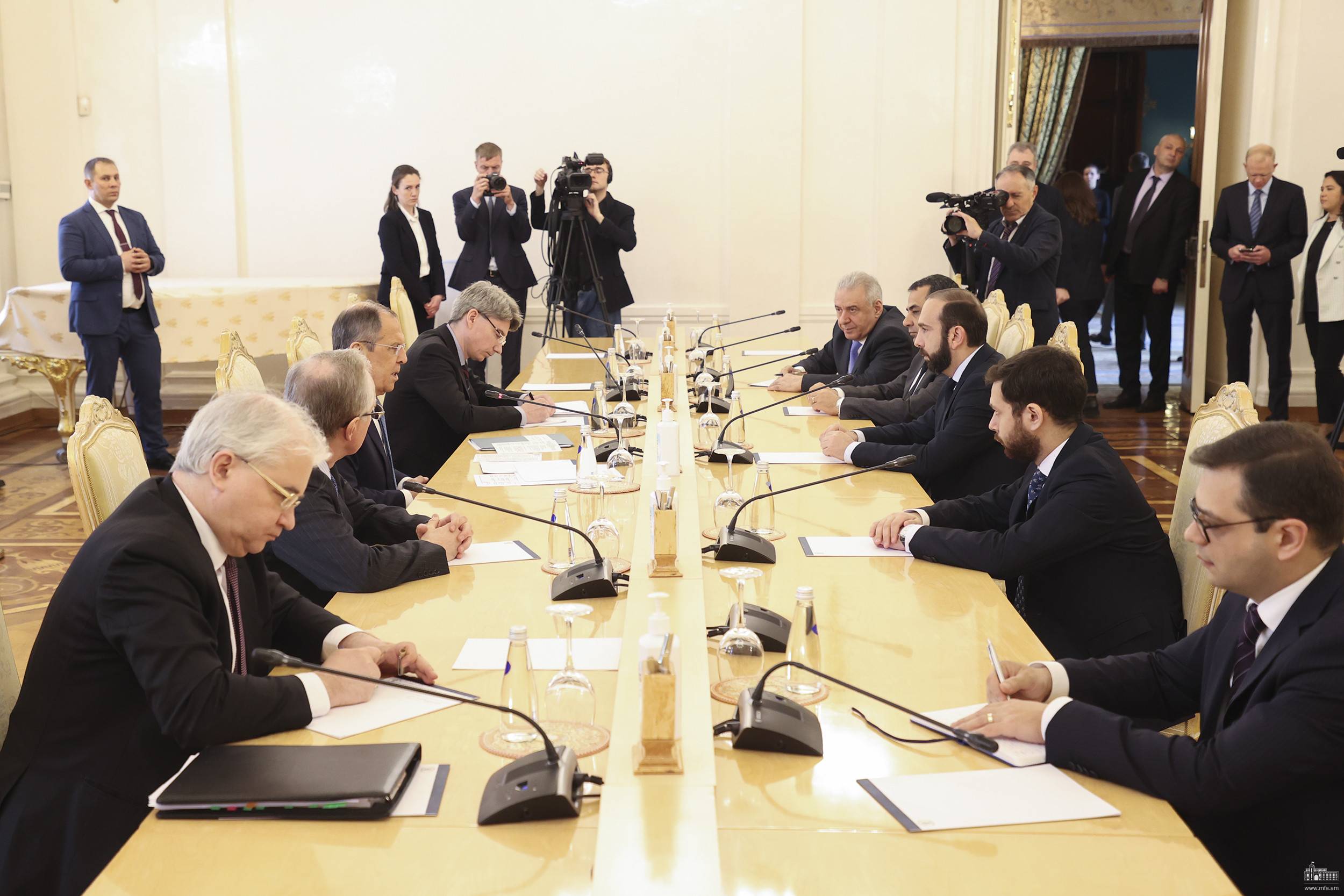 Мирзоян и Лавров обсудили урегулирование отношений между Арменией и Азербайджаном