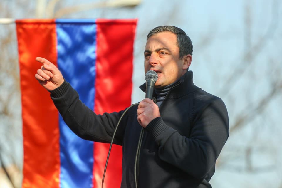 У Армении есть будущее, но это будущее с тобой несовместимо: Сагателян Пашиняну 