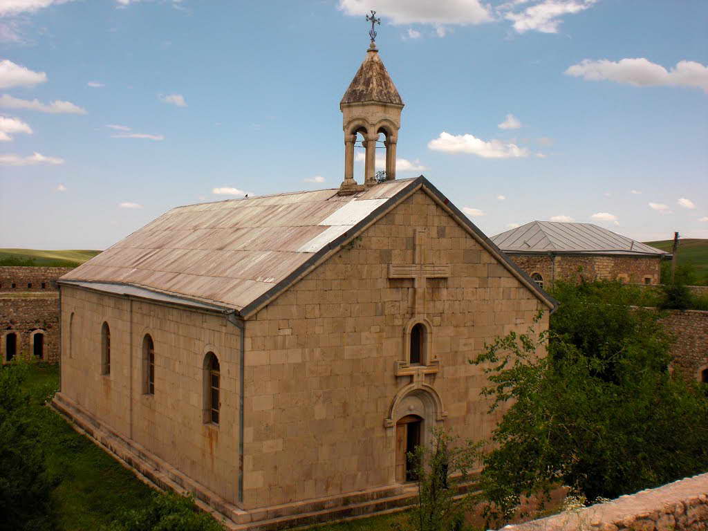 При содействии российских миротворцев 300 армянских паломников посетили монастырь Амарас