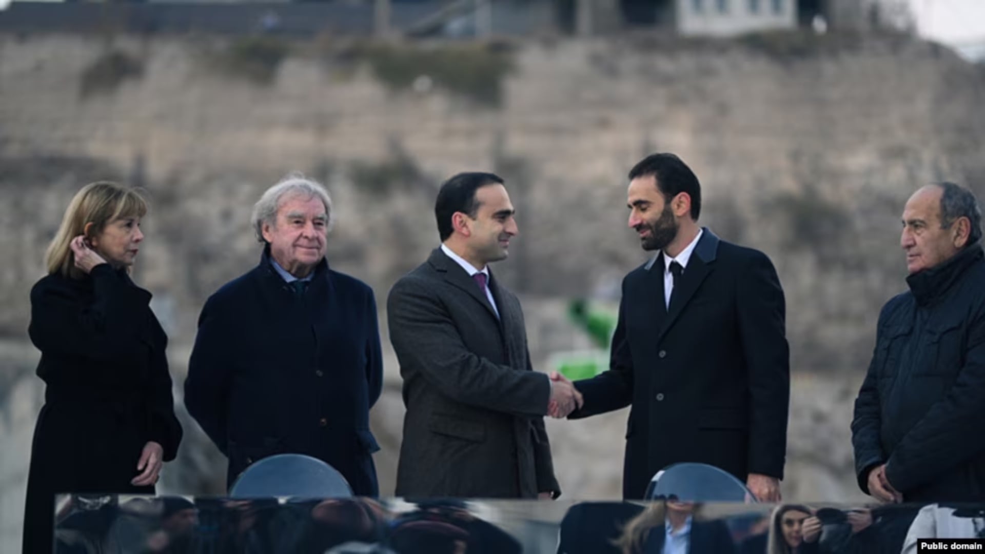 Ինչպես կառավարությունը Կասկադի վերակառուցման ծրագիրը հանձնեց սնանկացած գործարարի