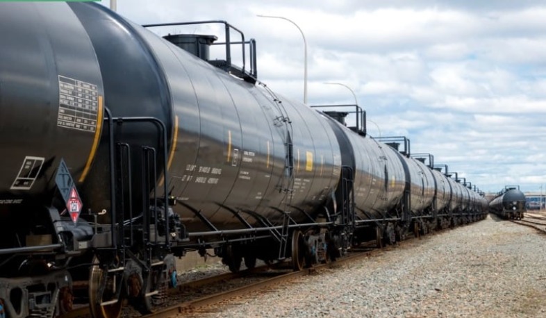 Очередная партия дизтоплива идет в Армению через Азербайджан