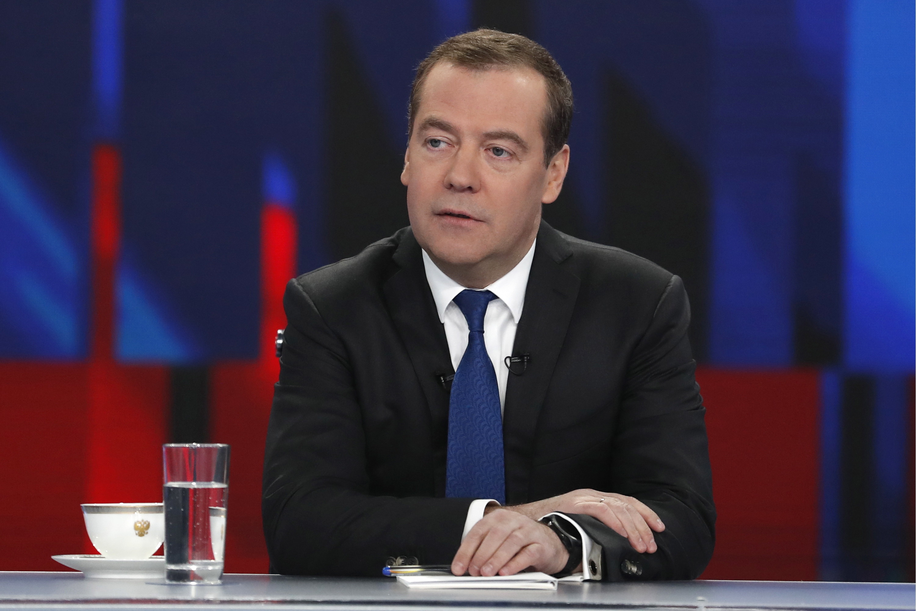 Владимир Путин определил зарплату Медведева в Совбезе