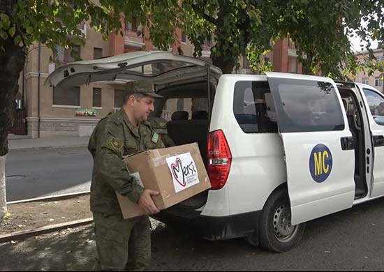 Около 300 тонн гумгруза передано за год миротворцами РФ нуждающимся жителям Карабаха