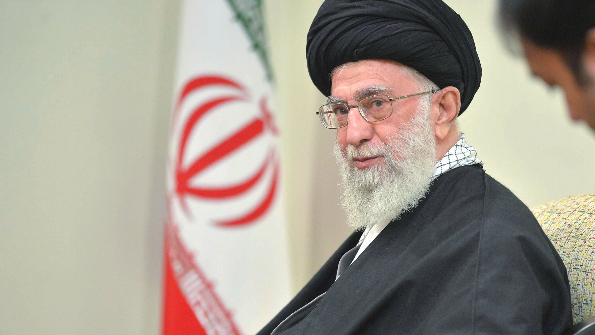 Хаменеи «отказал» президенту Роухани