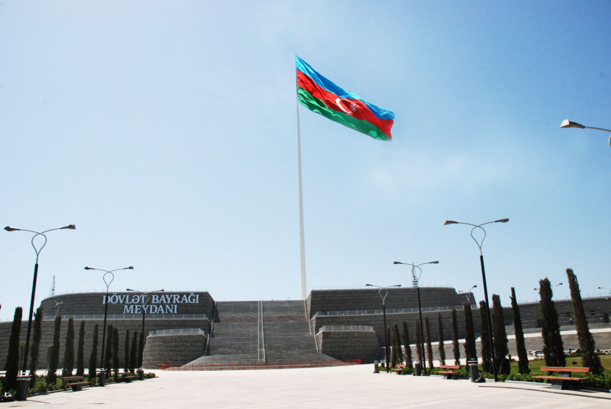 Баку поддерживает высокий уровень военных расходов, несмотря на падение цен на нефть