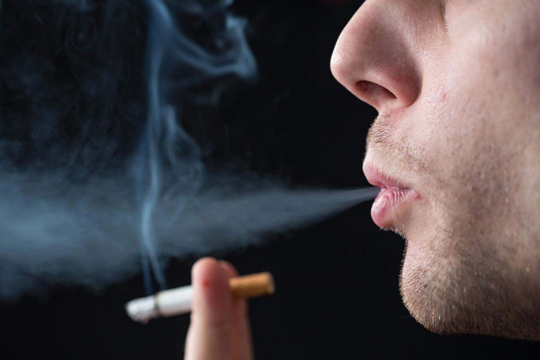 Курение несовершеннолетних впоследствии приводит и к употреблению марихуаны - депутат