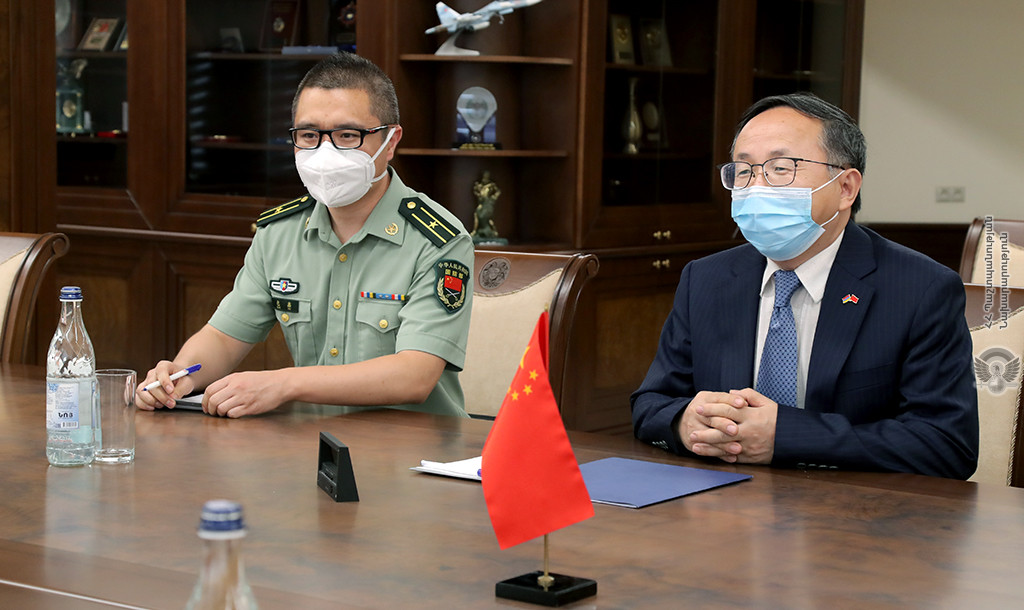 Министр обороны представил послу Китая ситуацию в регионе