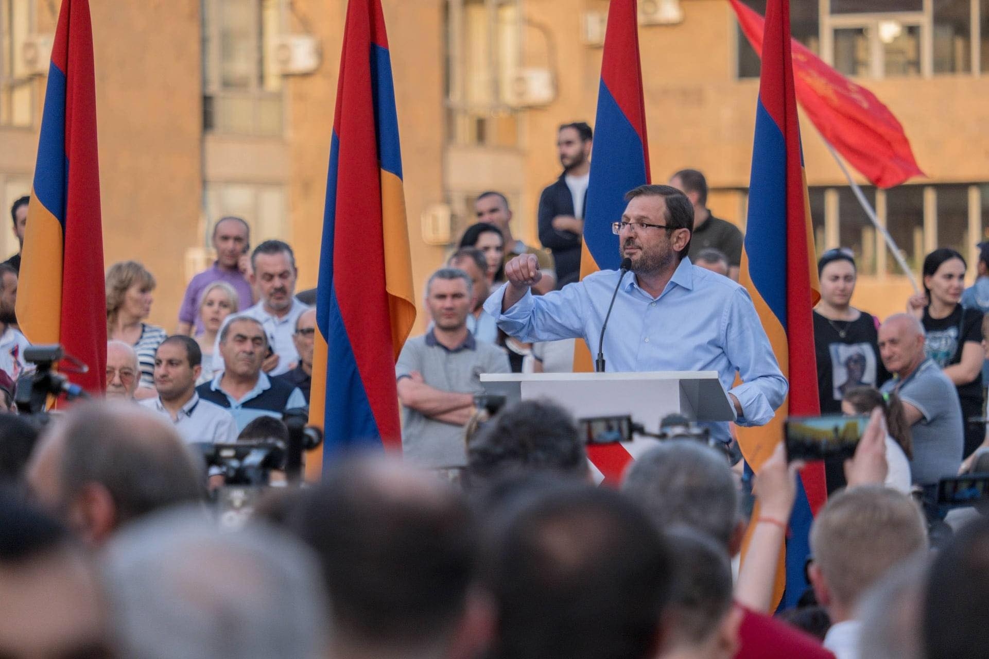 Гегам Манукян: Здание представительства ЕС в Армении превращено в здание позора