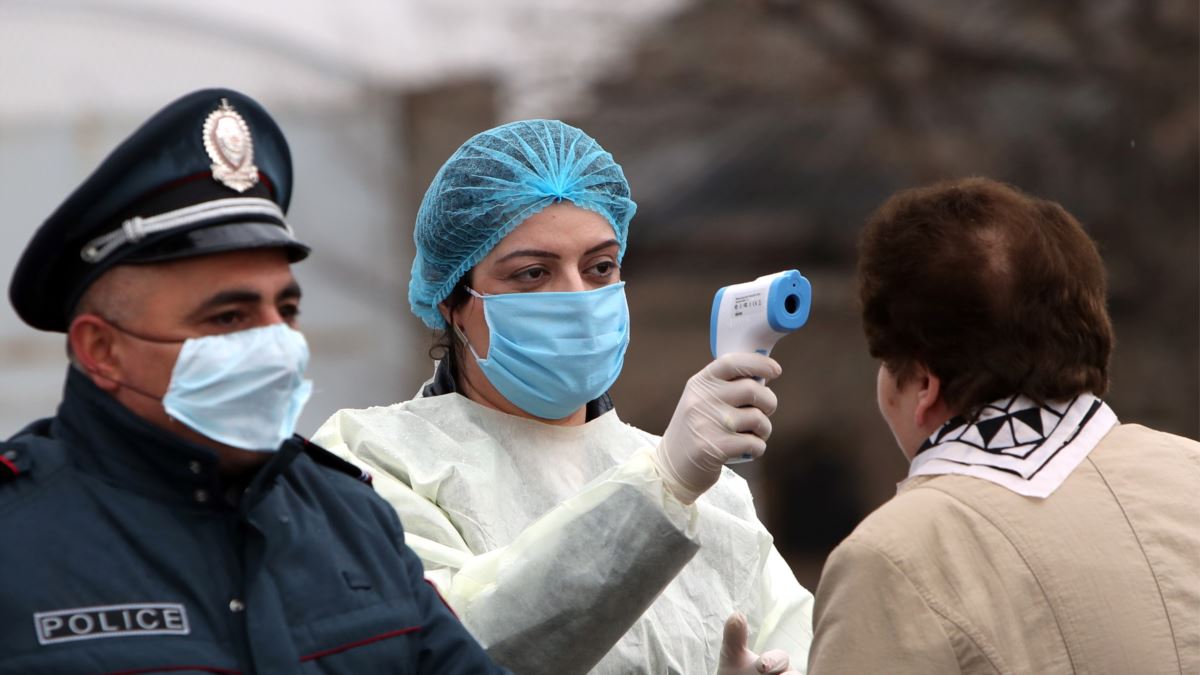 В Армении состояние двух пациентов, инфицированных коронавирусом, крайне тяжелое