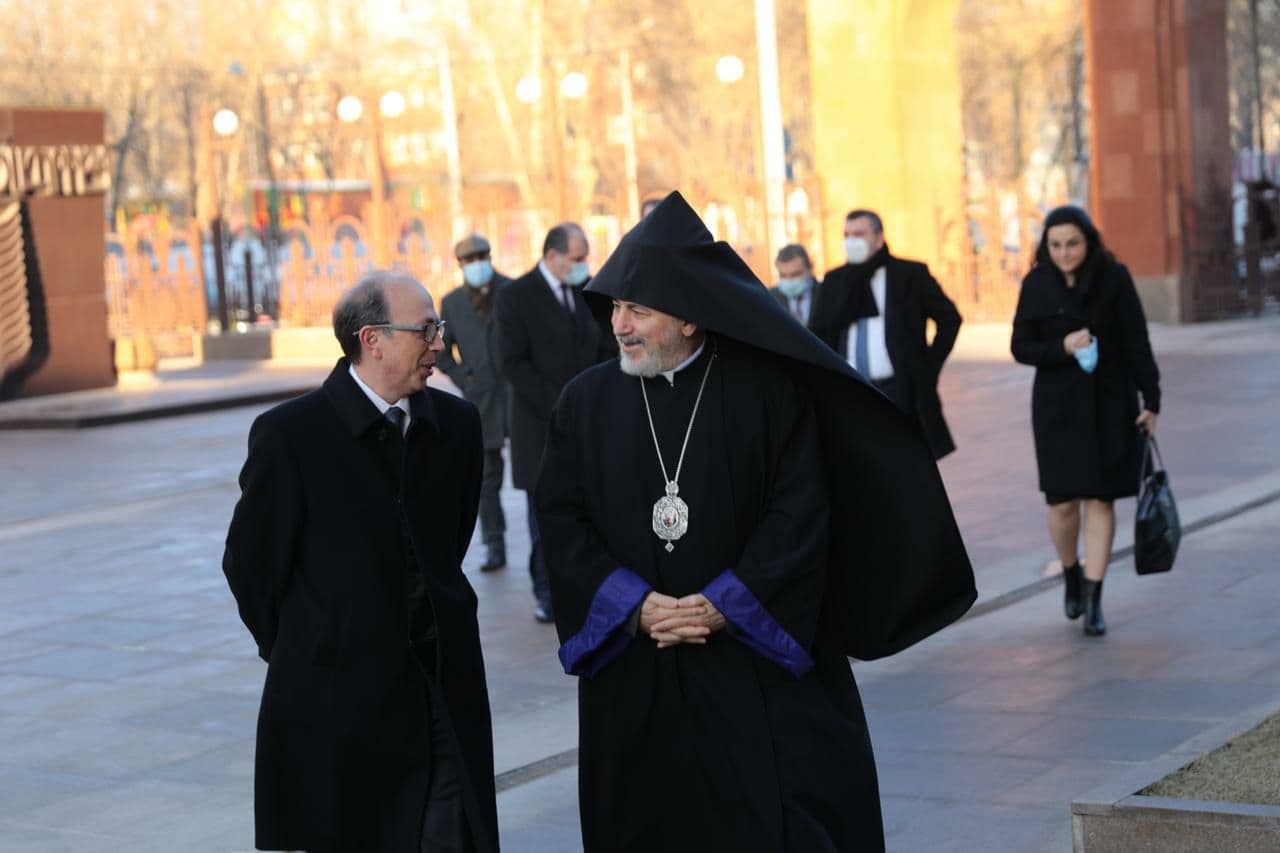 Глава МИД Армении посетил храмовый комплекс Армянской апостольской церкви в Москве